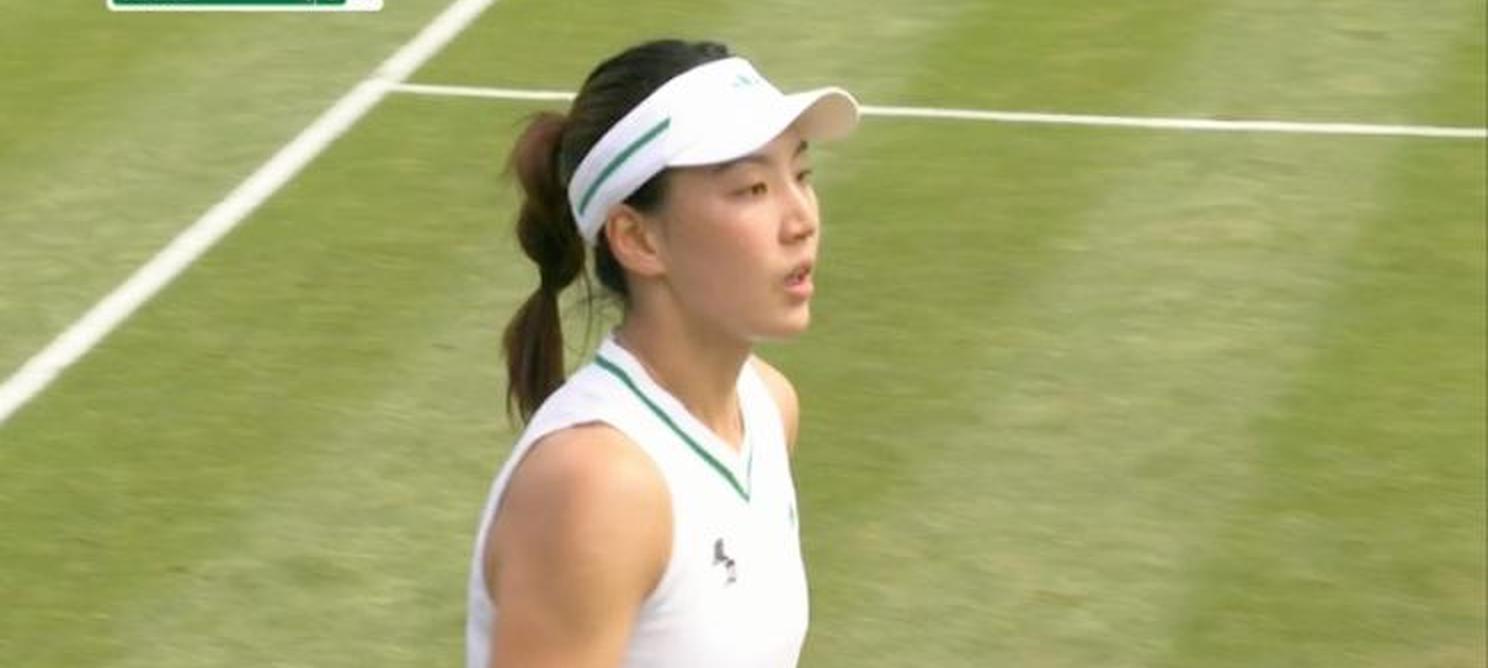 王欣瑜2-0爆冷横扫前法网亚军穆霍娃成中国晋级第一人(王欣瑜网球哪里人)
